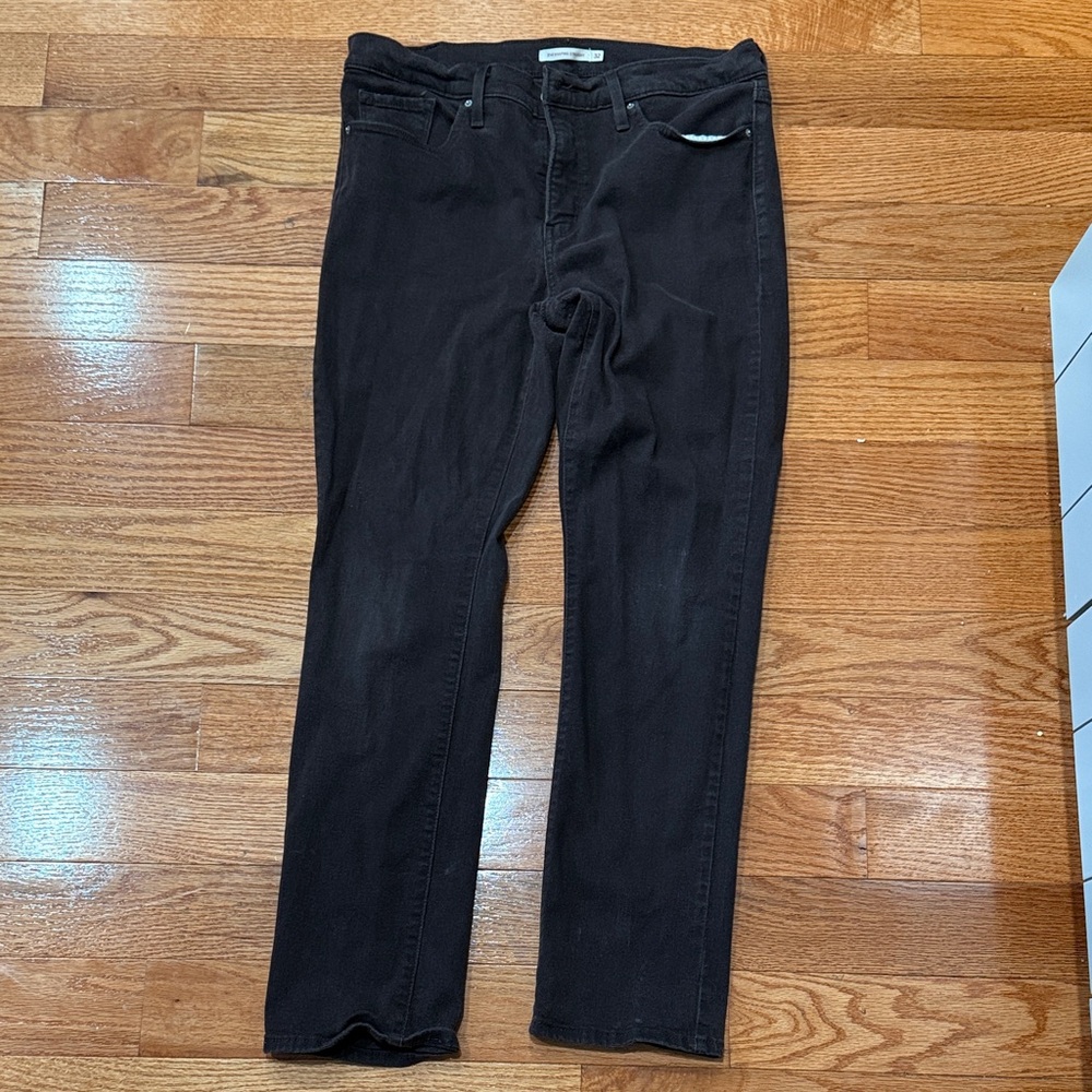 Levi’s women’s 314 Shaping Straight Jeans Brown or Burgundy size w32 l30